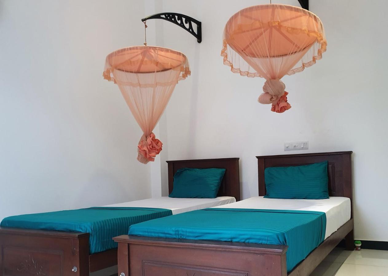 Surf'N Lanka - Surf School Hotell Weligama Exteriör bild